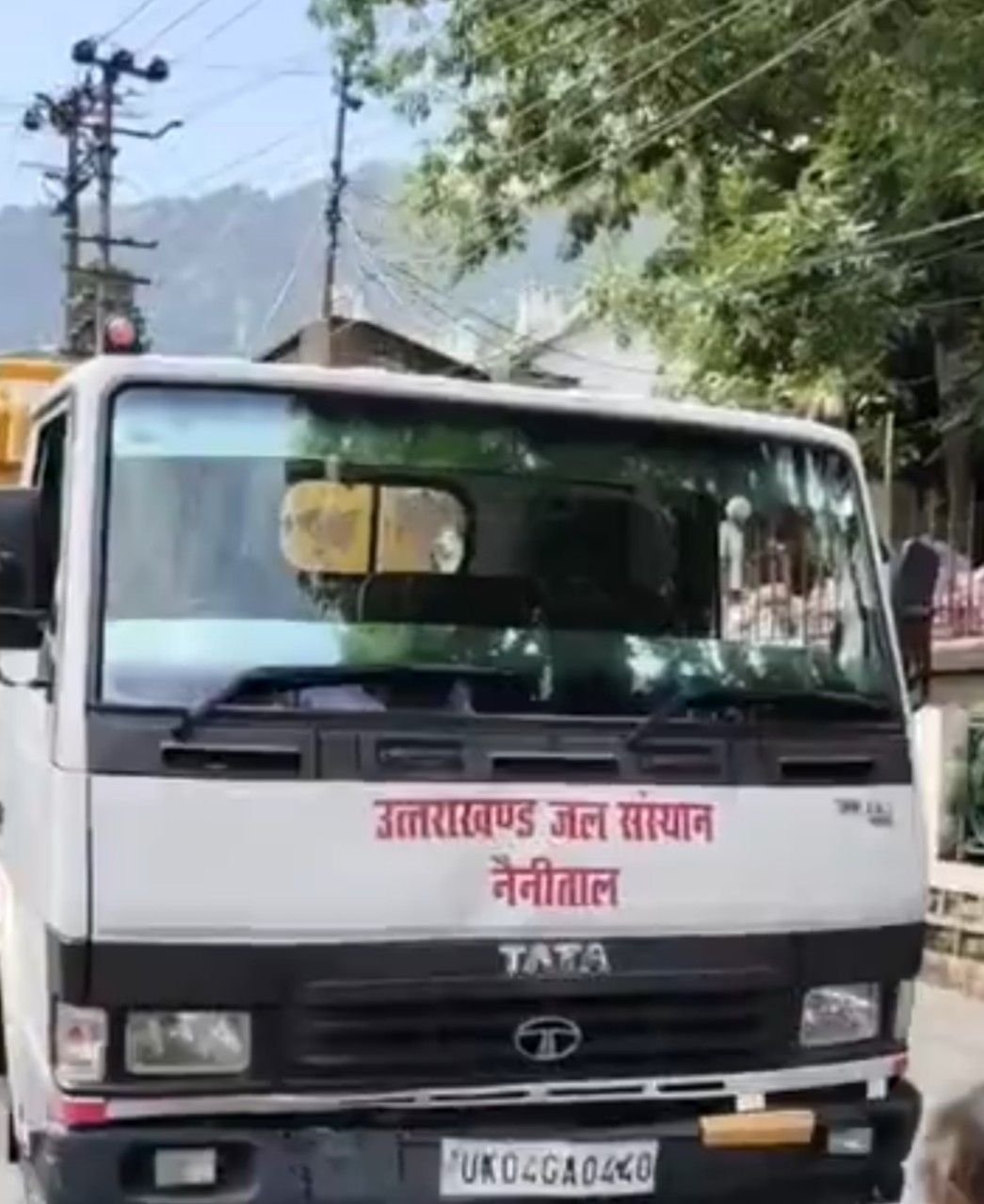 ट्रक के ब्रेक फेल होने से दो महिला घायल… एक का हाथ और दूसरी का पैर कुचल गया।